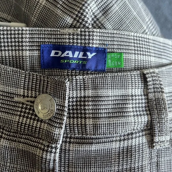 Daily Sports Brown and White Checkered golf pants. New without tags - Picture 1 of 5